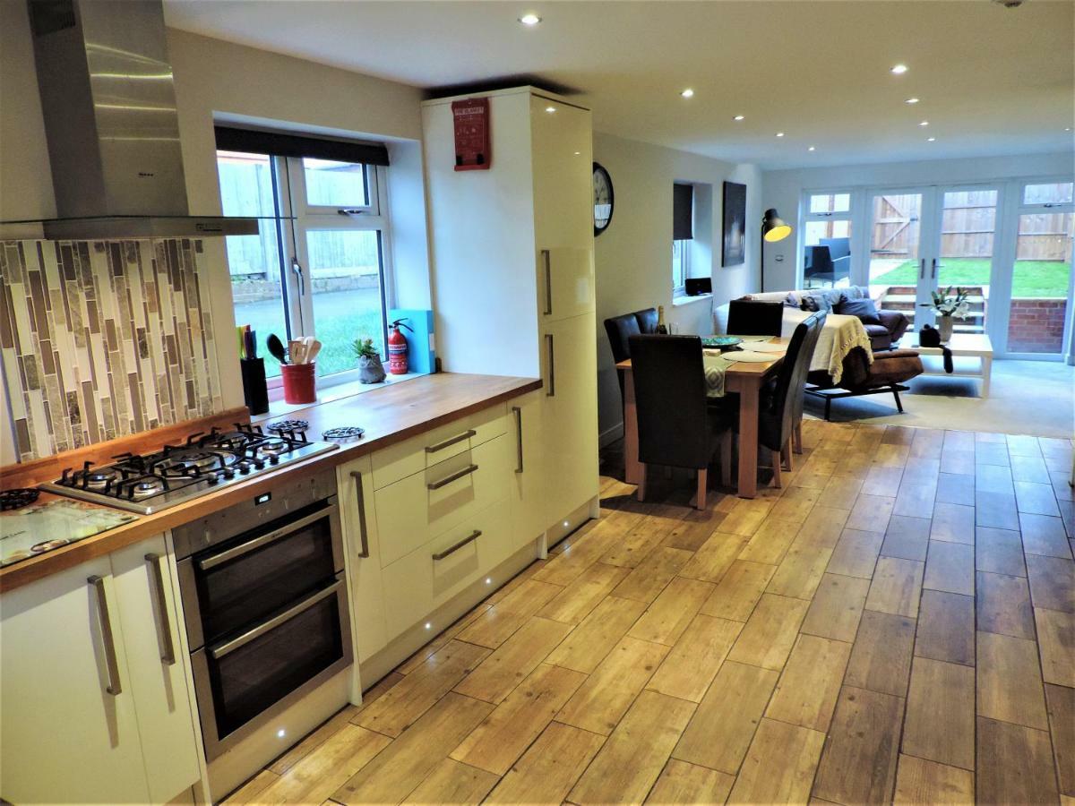 3 Bed Farnborough Air Accommodation Exterior photo